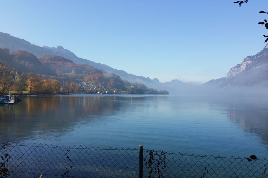 Blick &uuml;ber den See bei sch&ouml;ner Herbststimmung